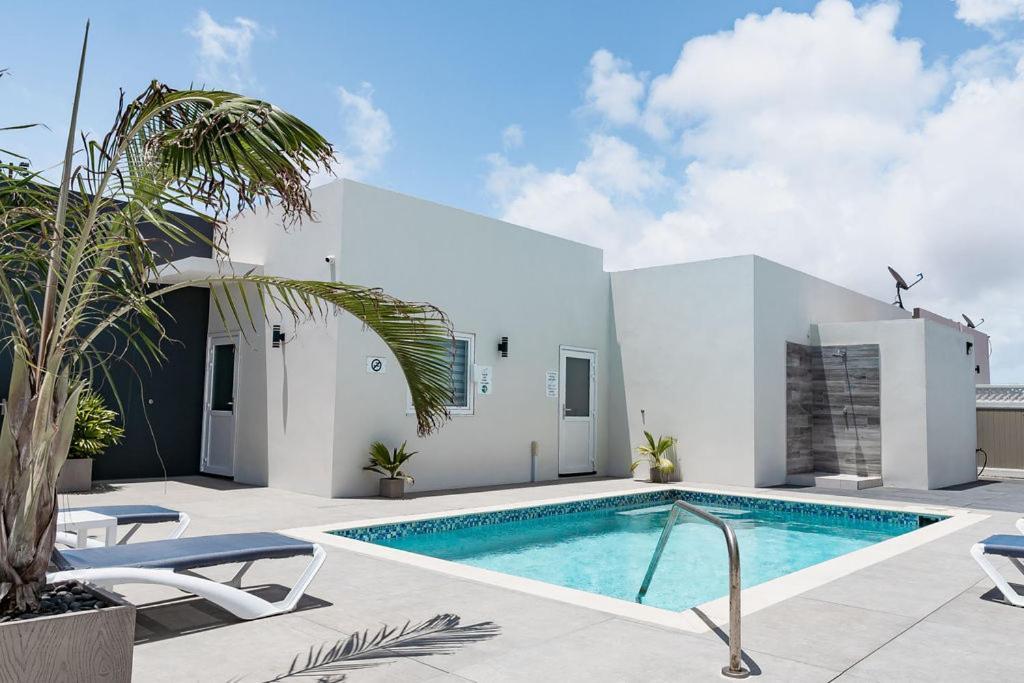 The Palm Leaf Apartments Noord Exterior foto